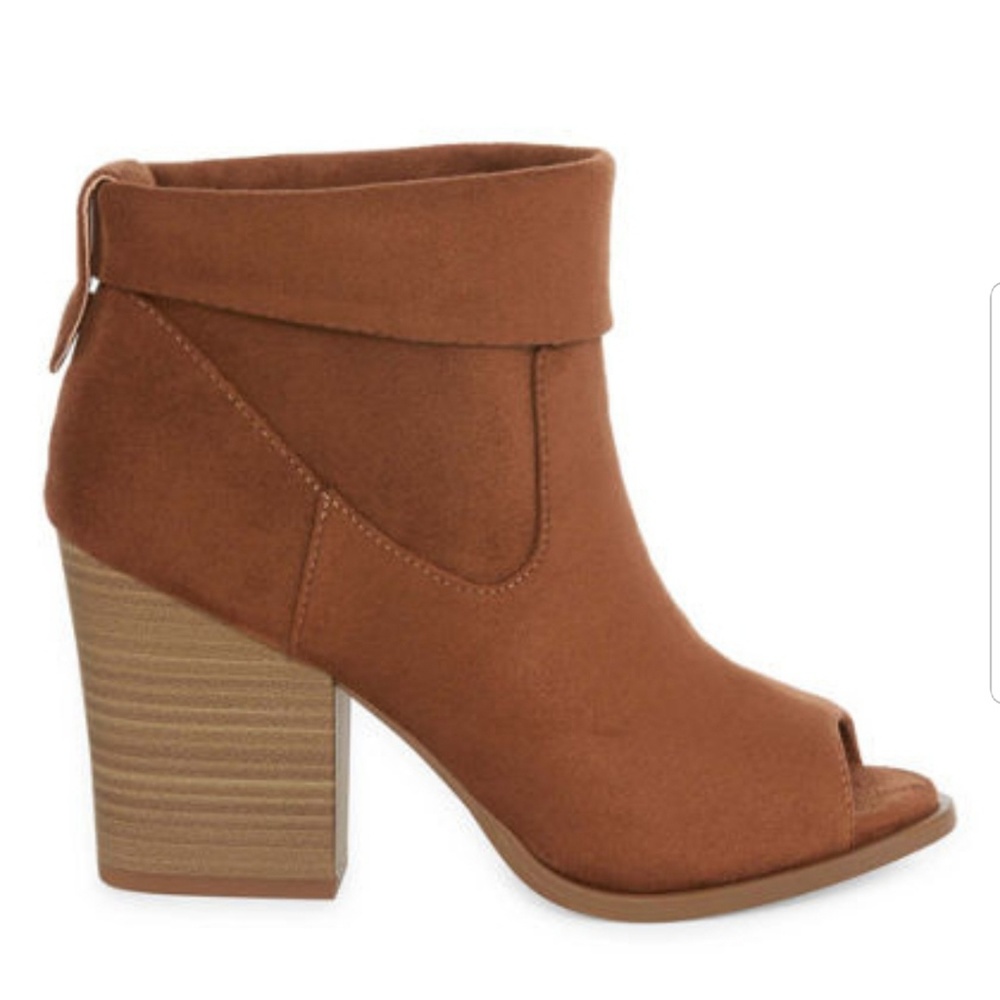 NIB POP Shawnee open toe bootie cognac